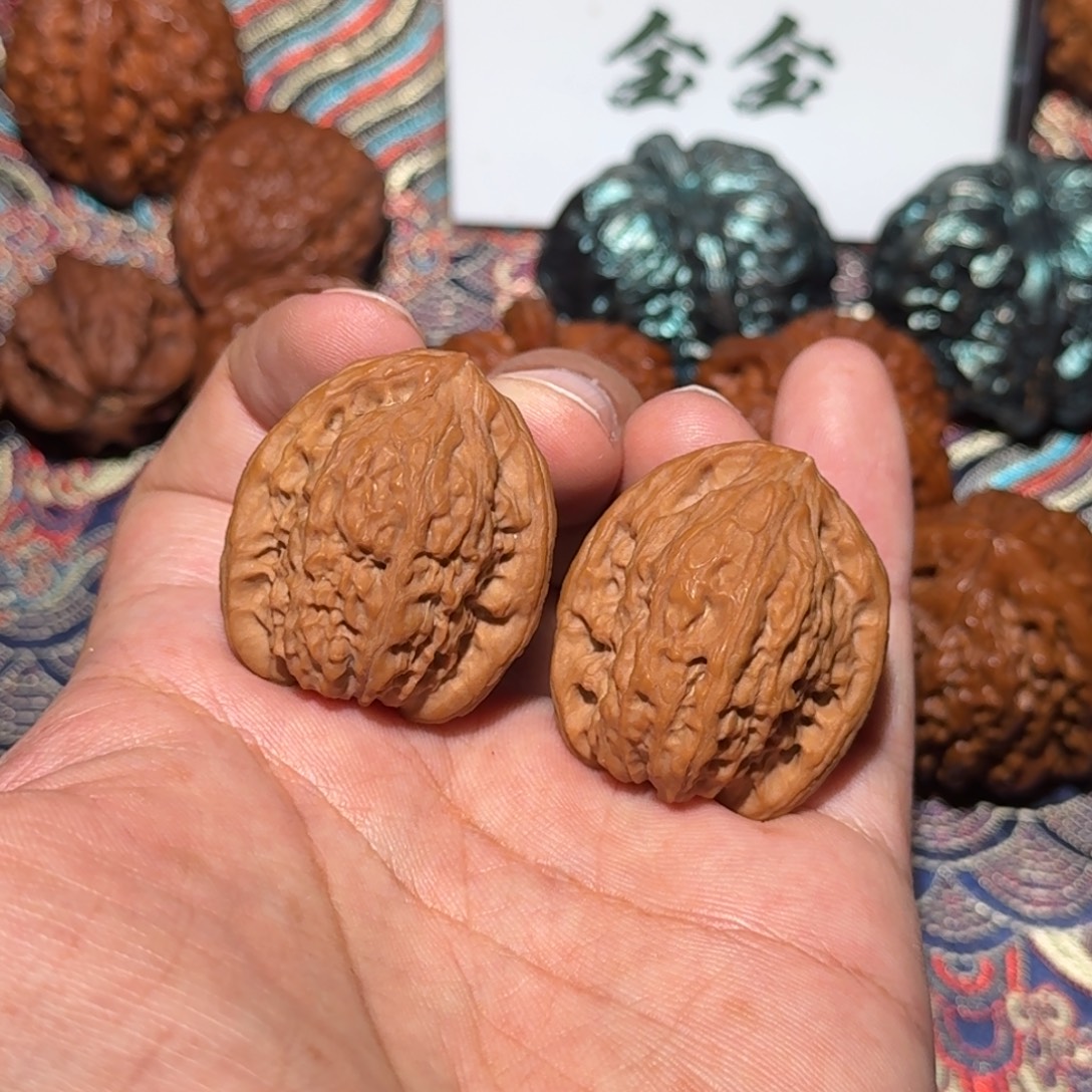 吊坠文玩核桃2204南疆子弹头手捻凹底，尺寸30 29 34