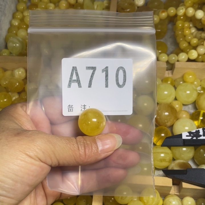 D****琥珀未镶嵌裸石微瑕分2单拍发一颗珠子19小坑