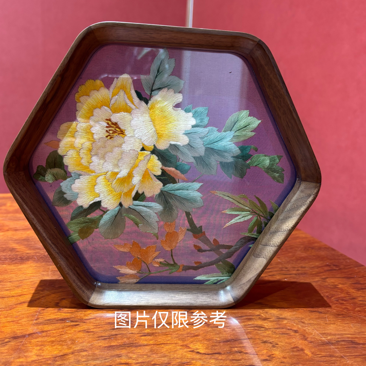 展现非遗刺绣古典魅力