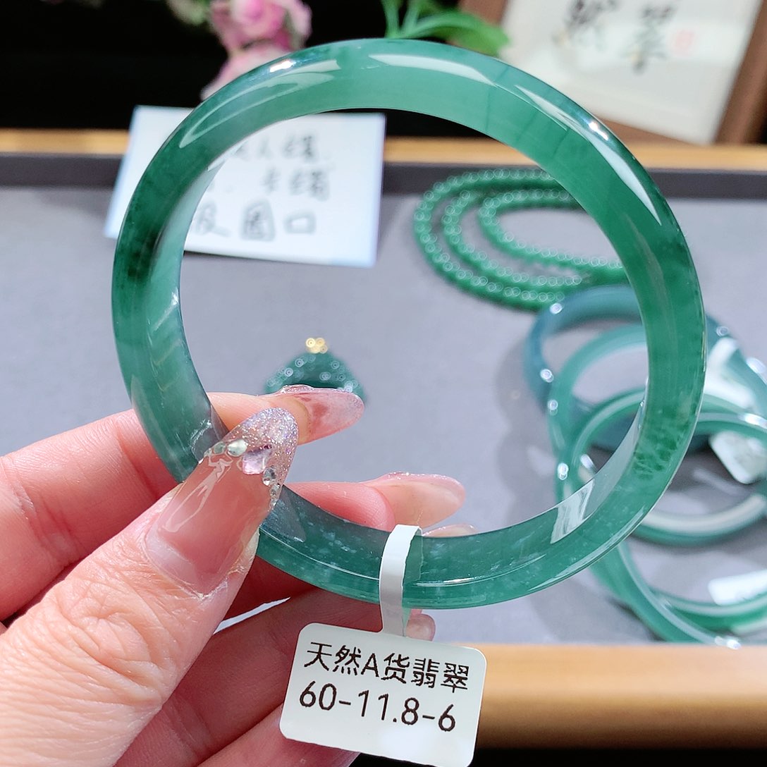 翡翠手镯（圆镯）未镶嵌