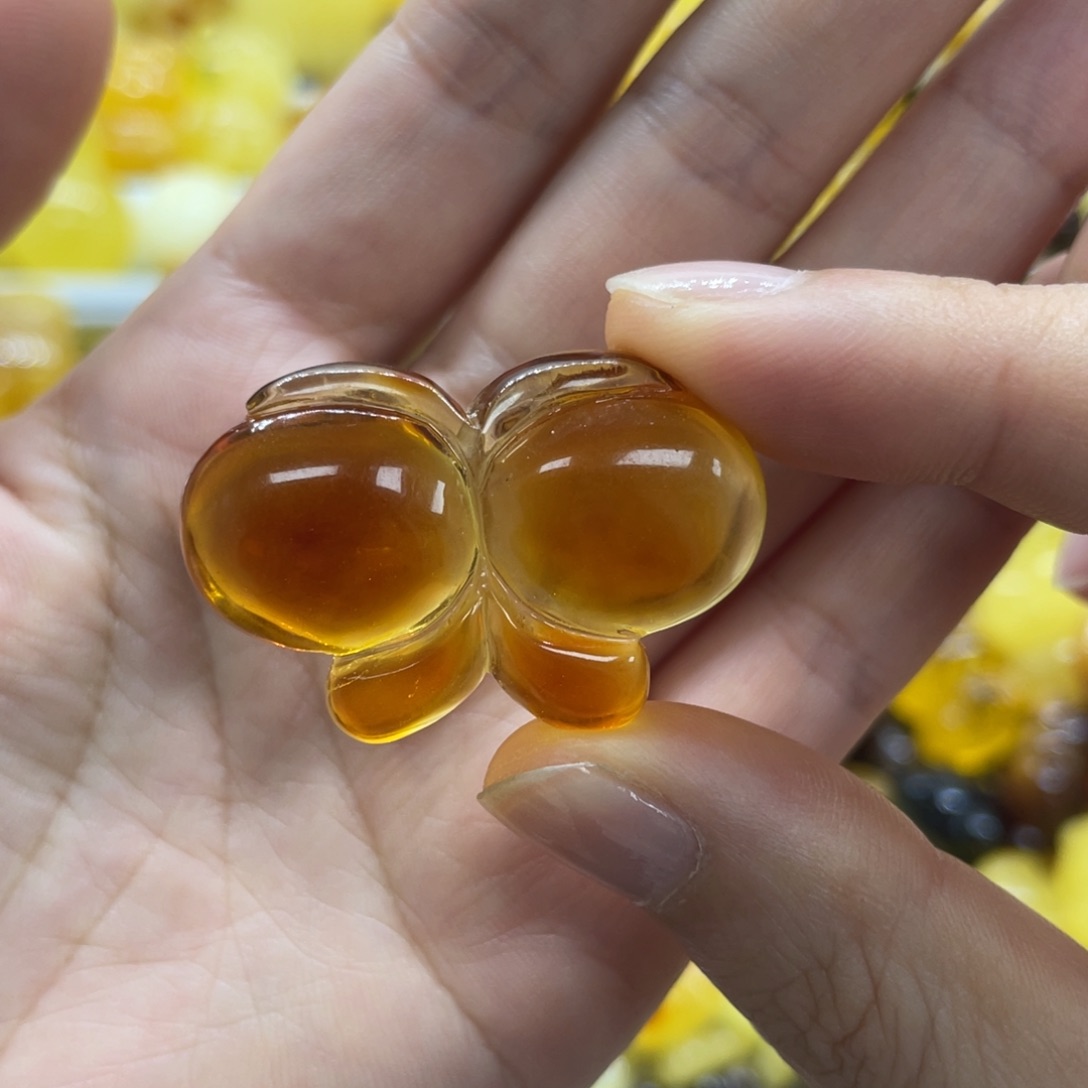 未镶嵌琥珀裸石天然琥珀蝴蝶5.3克天地孔