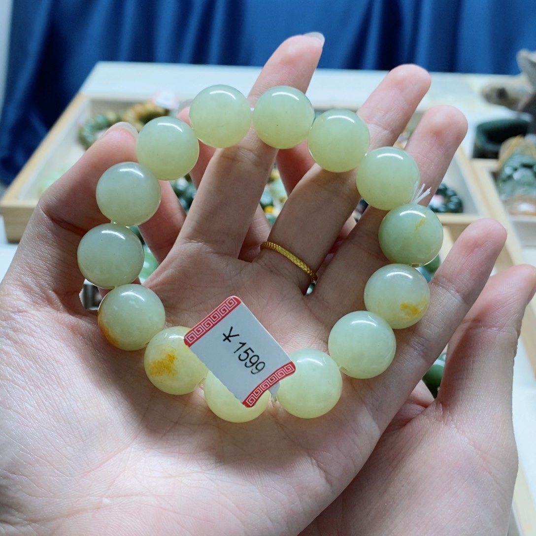 透闪石质玉手串未镶嵌