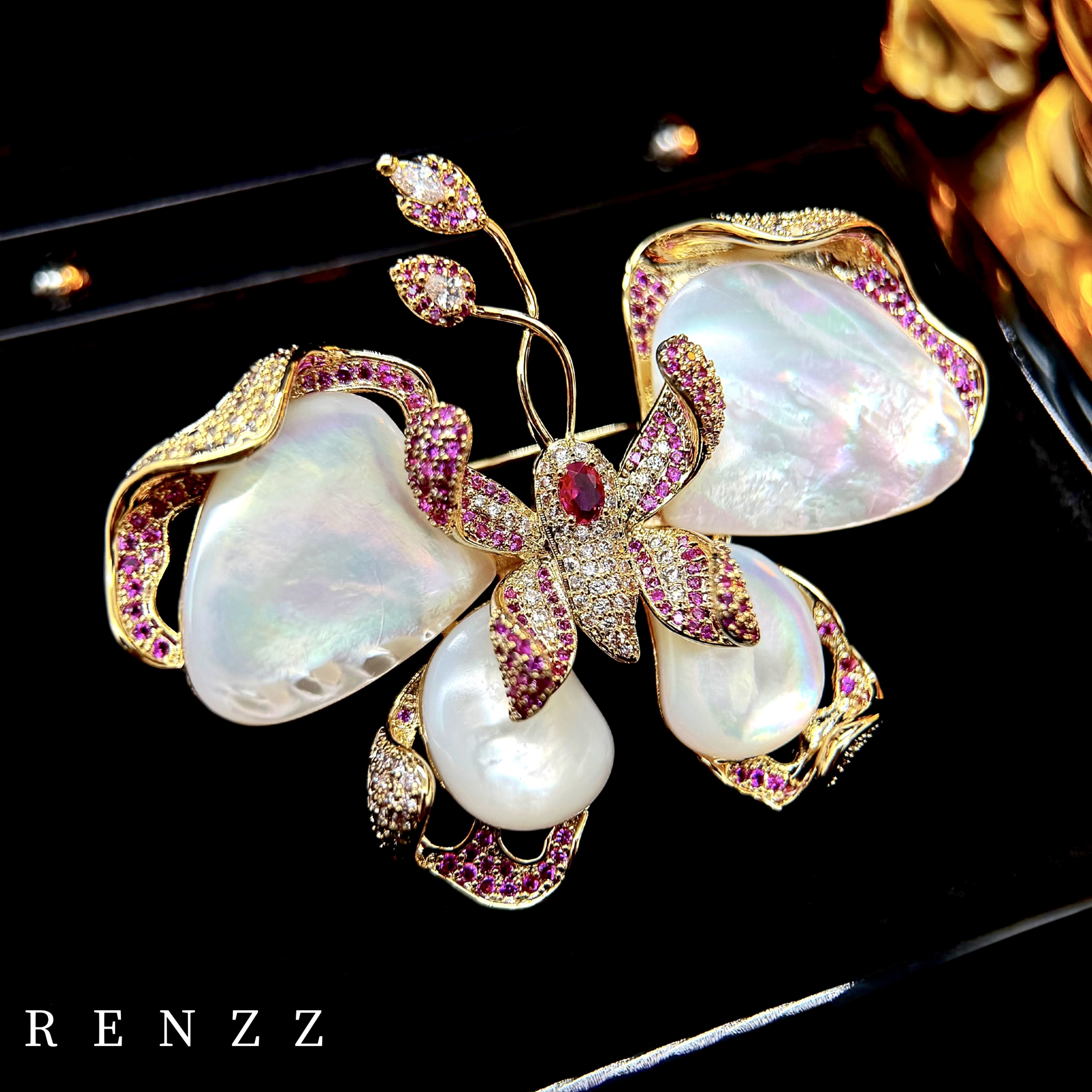   1010  设计师款贝壳蝴蝶大衣送礼胸针