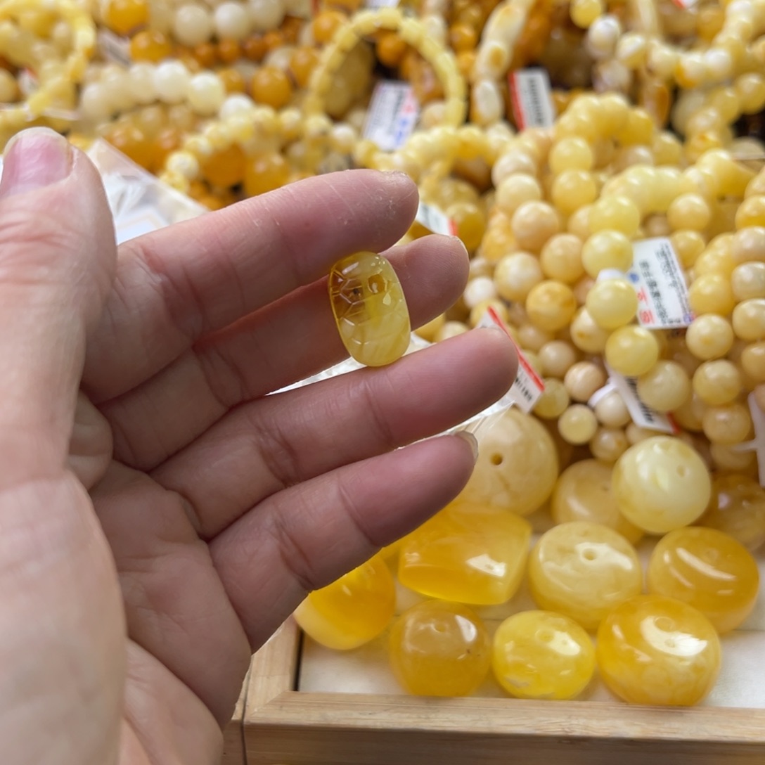 琥珀珠宝奇石未镶嵌