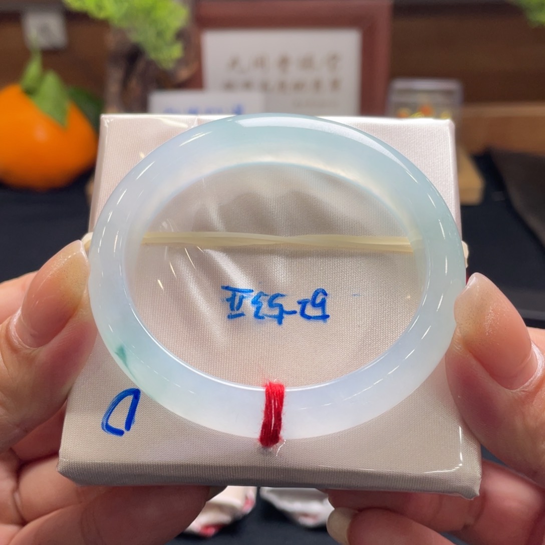 翡翠手镯未镶嵌玛****～翡翠55贵妃