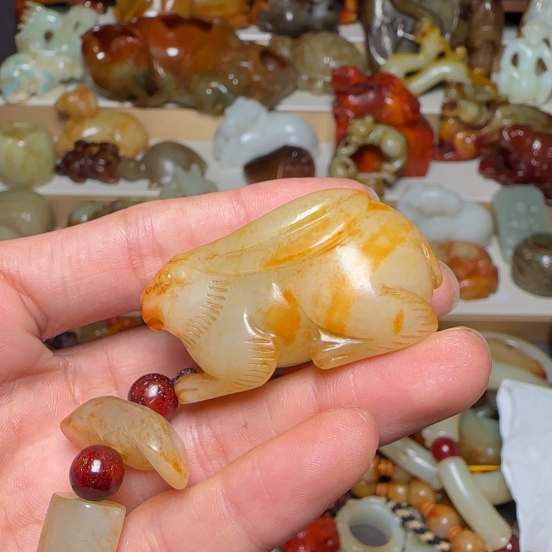 天***神和田玉未镶嵌颈饰