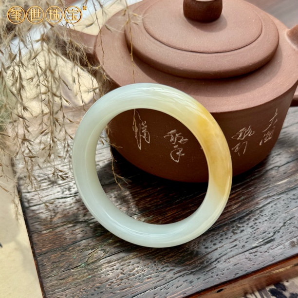 【和田玉俄白手镯】巴沙糖白58.8/13.2/10，70.22g
