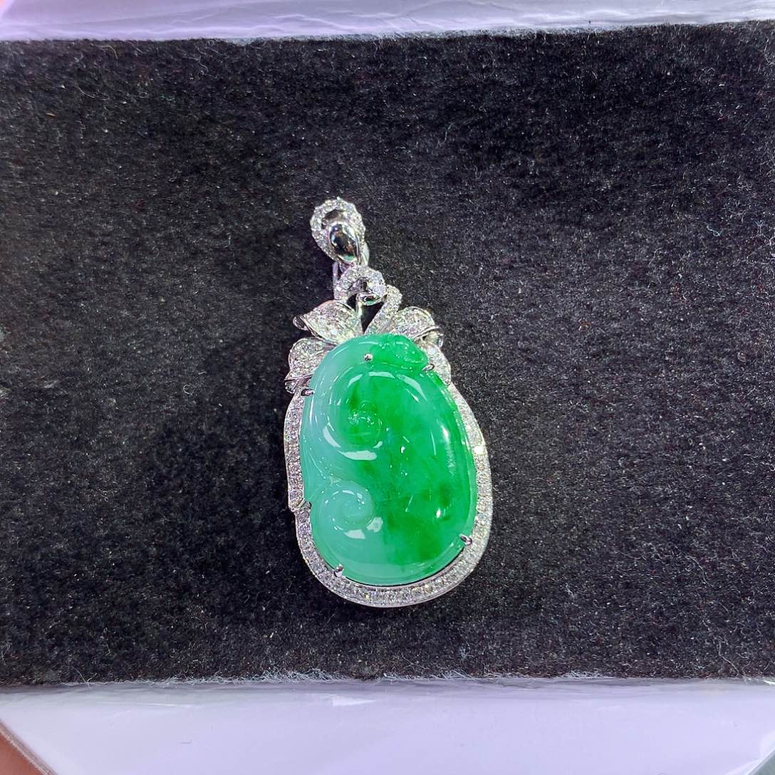 翡翠18K金镶嵌吊坠(赠链)