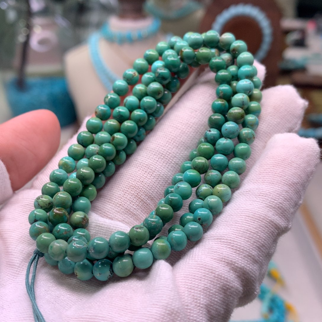 绿松石配饰未镶嵌做***人