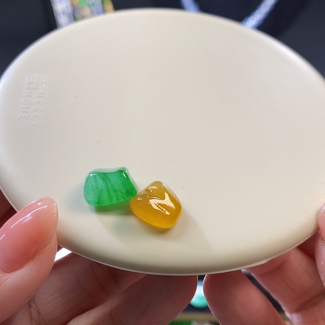 翡翠挂件未镶嵌随行