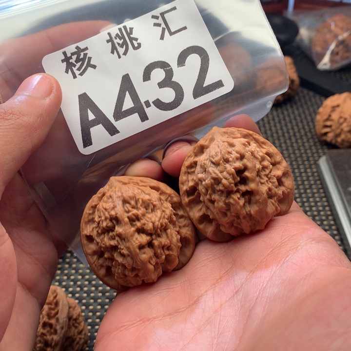 文玩核桃吊坠蚂蚁沟