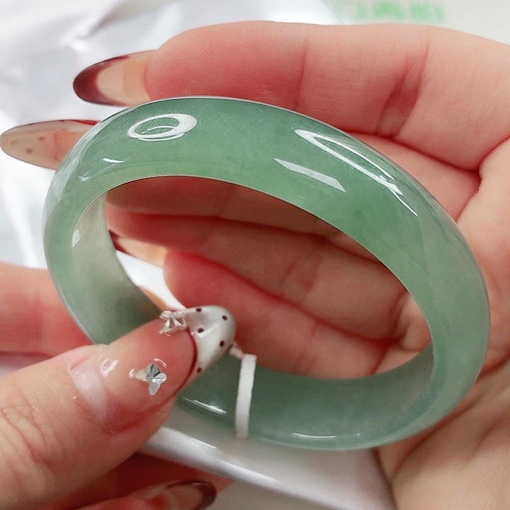 i****翡翠未镶嵌手镯53.1x490