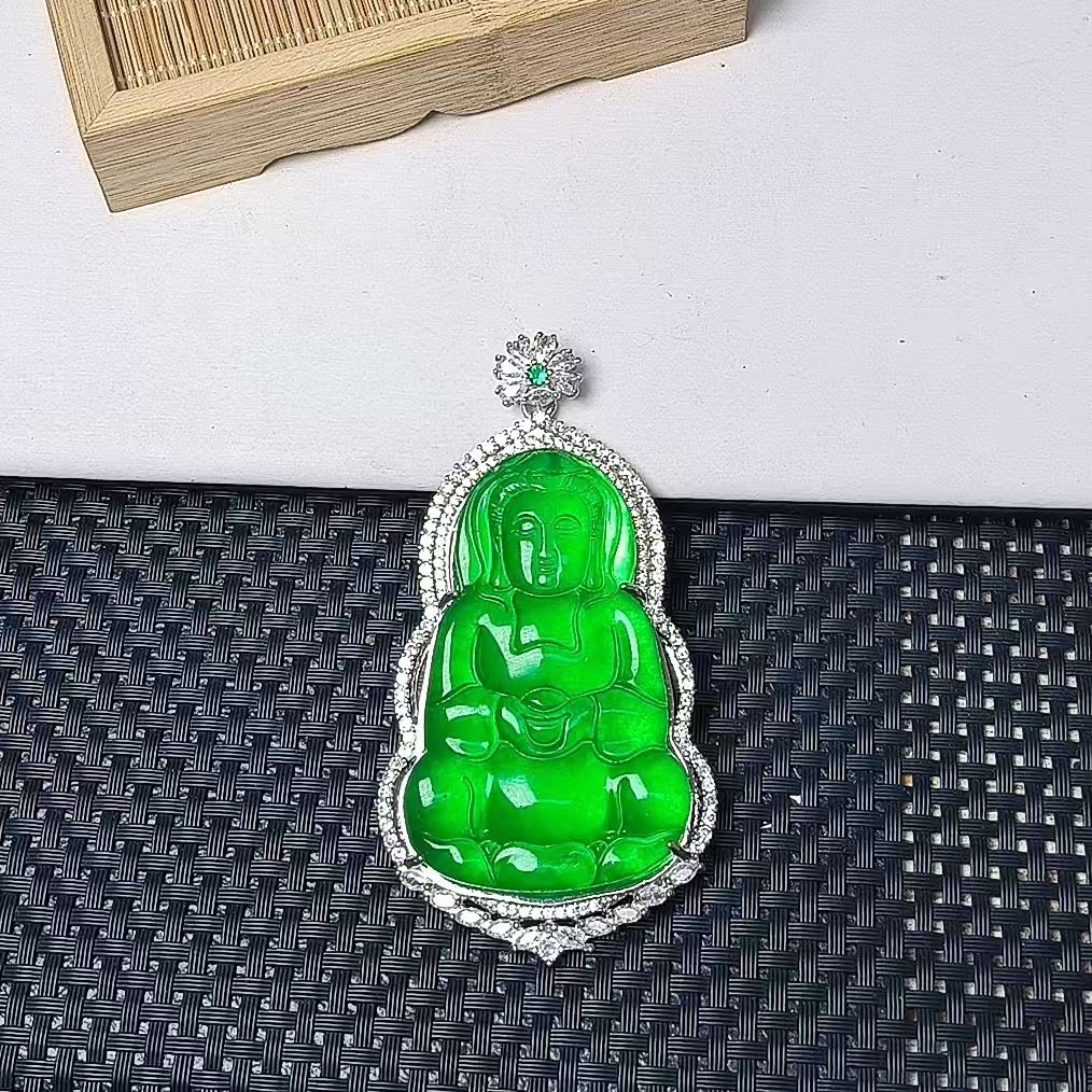 D124绿大观音精美雕刻气质男女同款百搭精致奇石