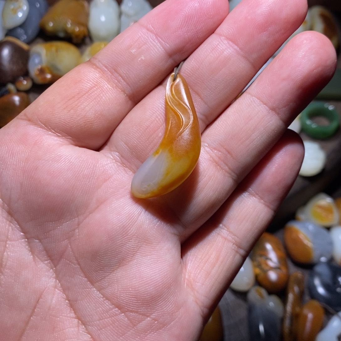 瑞***语颈饰未镶嵌和田玉