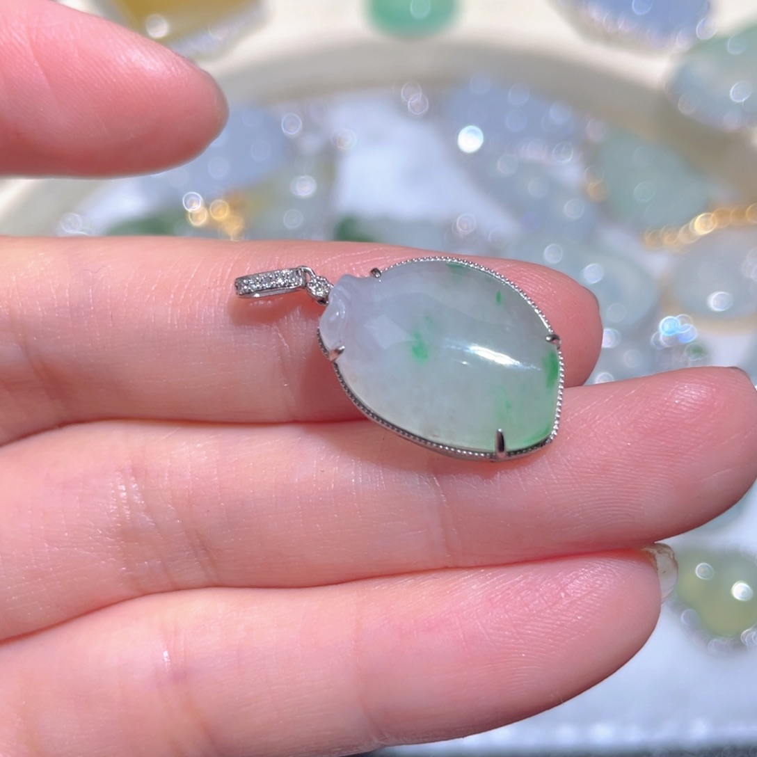 翡翠颈饰18K金镶嵌翡翠