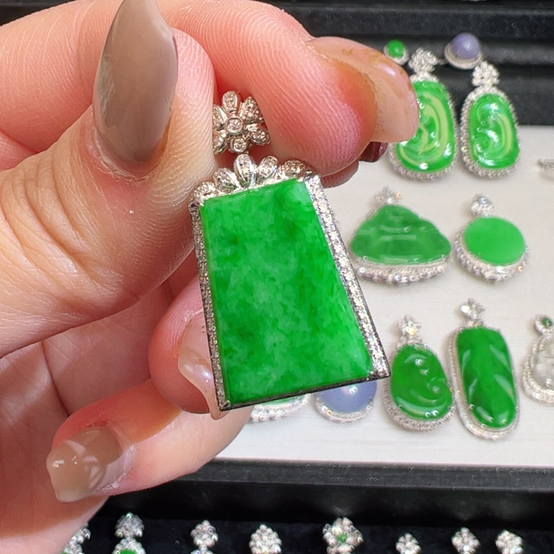 翡翠吊坠(不含链)18K金镶嵌