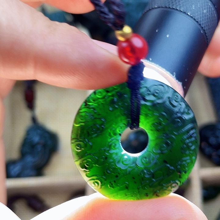 蛇纹石玉未镶嵌挂件