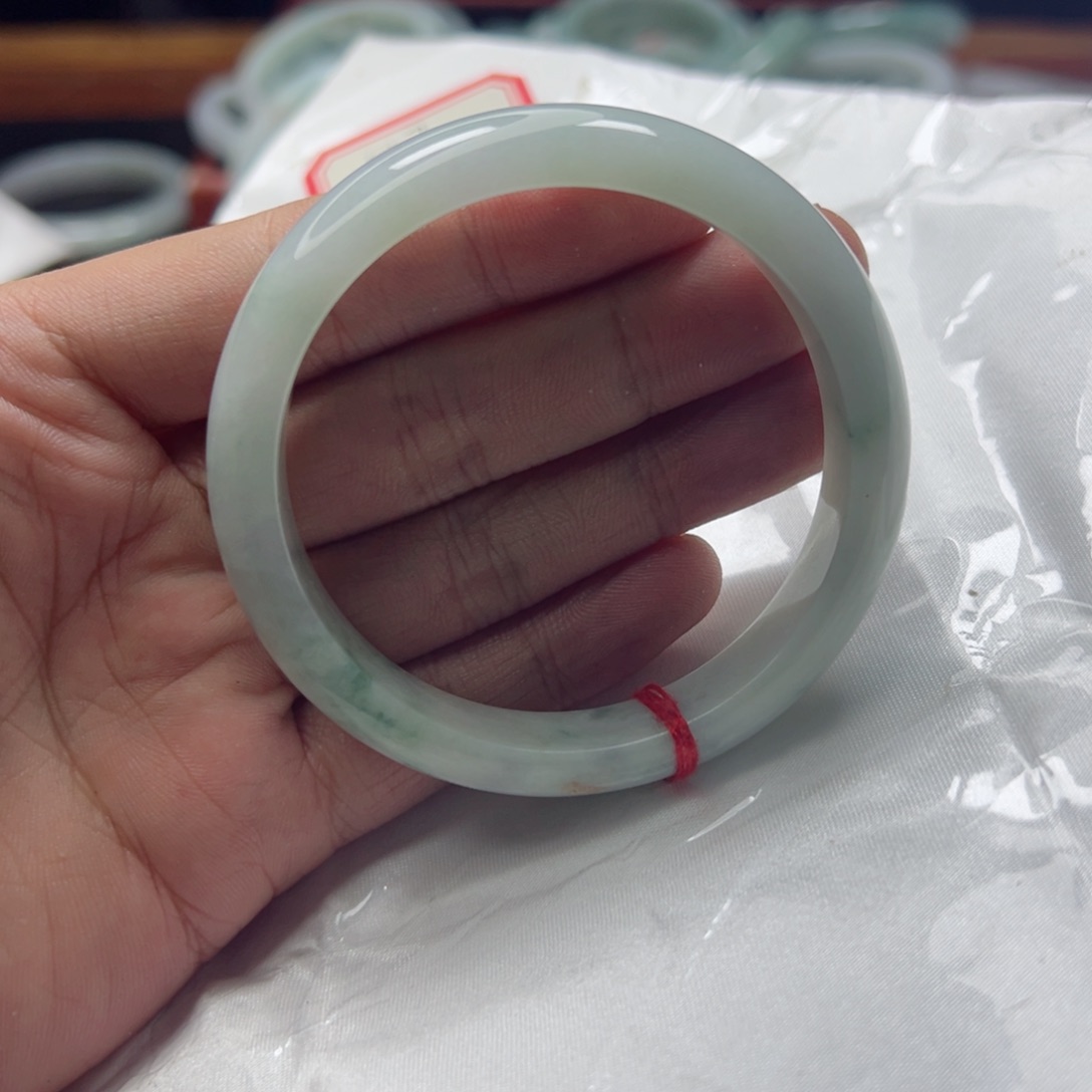 翡翠手镯未镶嵌55.6飘花包容