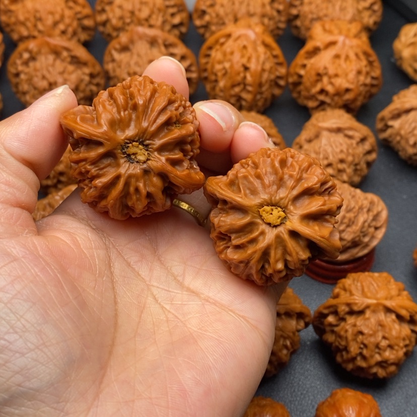 【闪购商品】文玩核桃把件42宫灯