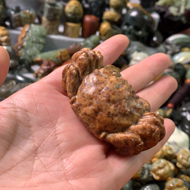 未镶嵌岫岩河磨玉（透闪石质玉）把件