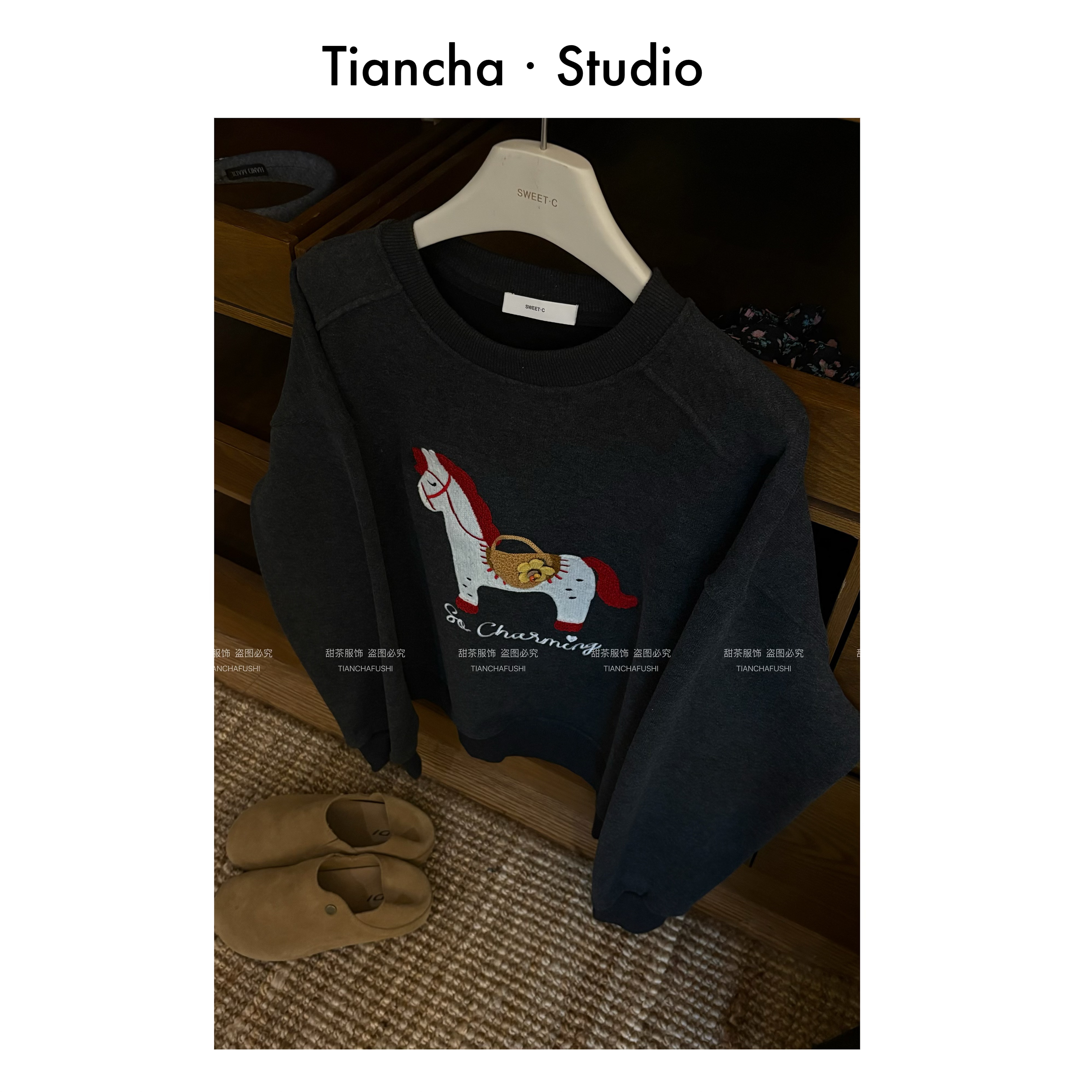 sweet c 【喜庆小马】G0196#韩风秋冬季圆领落肩袖卫衣女卡通百搭