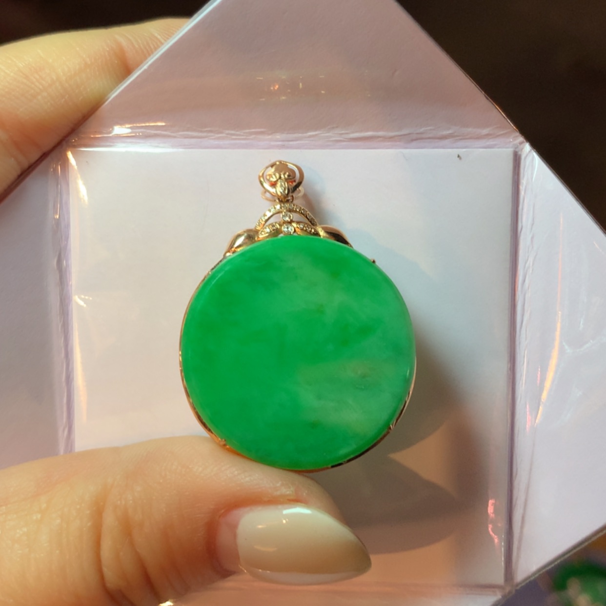 【闪购商品】翡翠颈饰18K金镶嵌丽**?圆牌