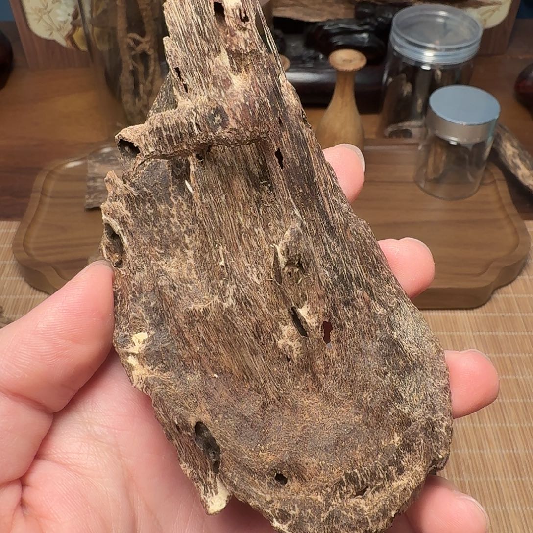 用***9沉香香港吊口虫漏小包头