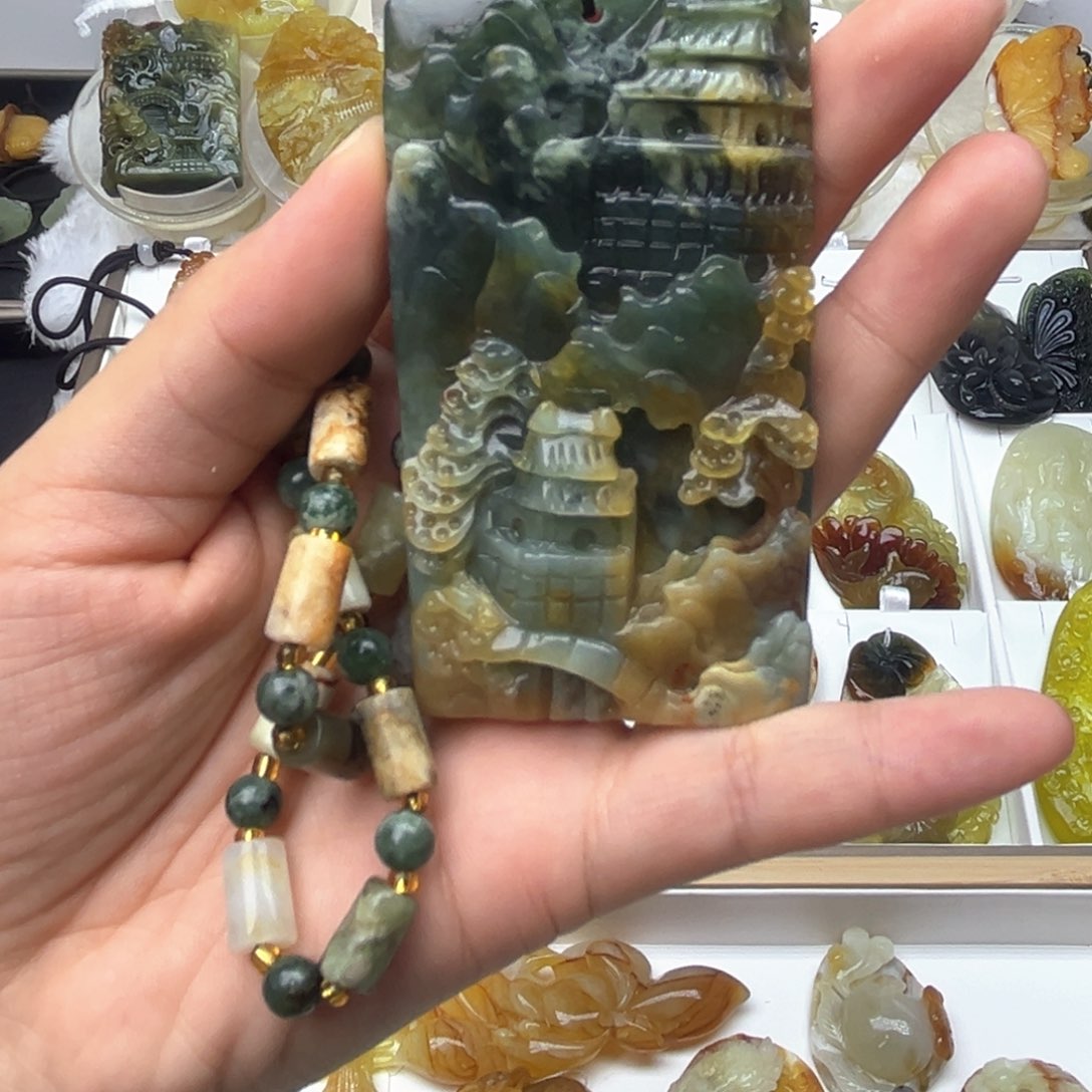 蛇纹石玉颈饰未镶嵌