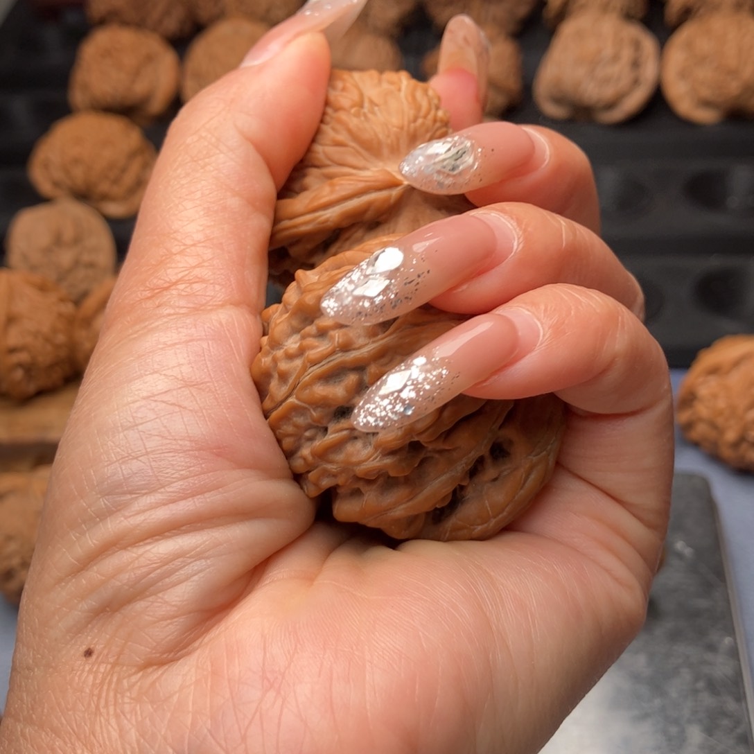 文玩核桃把件哈*至尊楼