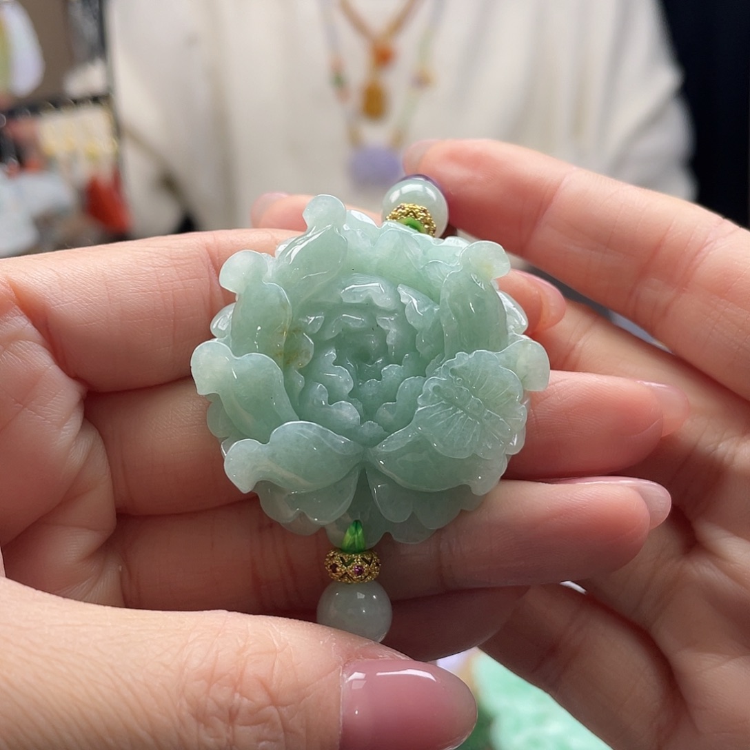 翡翠未镶嵌颈饰待编织