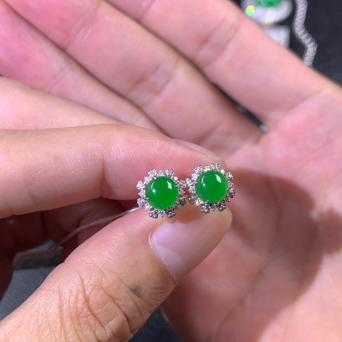 翡翠18K金镶嵌耳饰翡翠