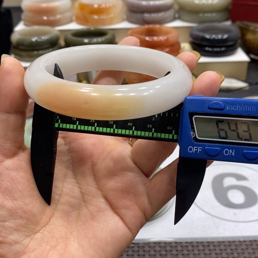 未镶嵌手镯石英岩玉