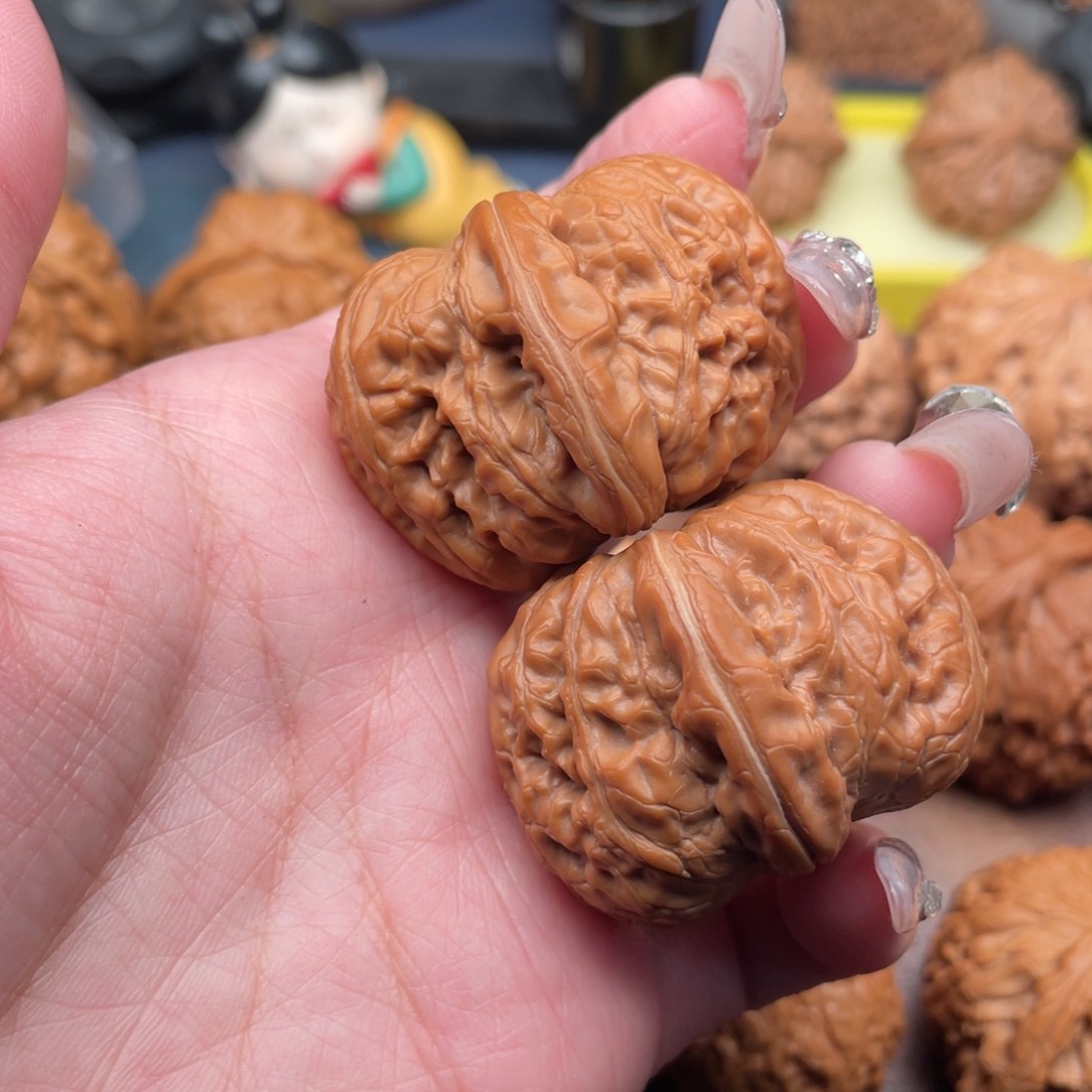 文玩核桃把件粗棱平谷元宝40