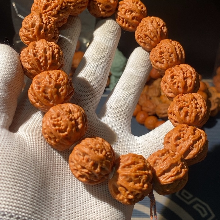 文玩核桃手串……25