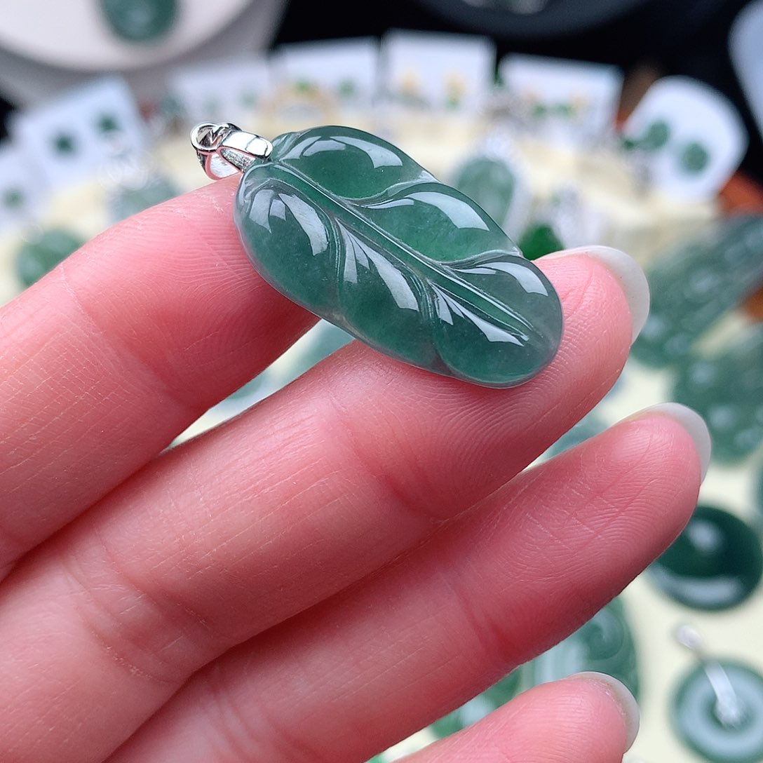 翡翠颈饰银S925镶嵌吊坠