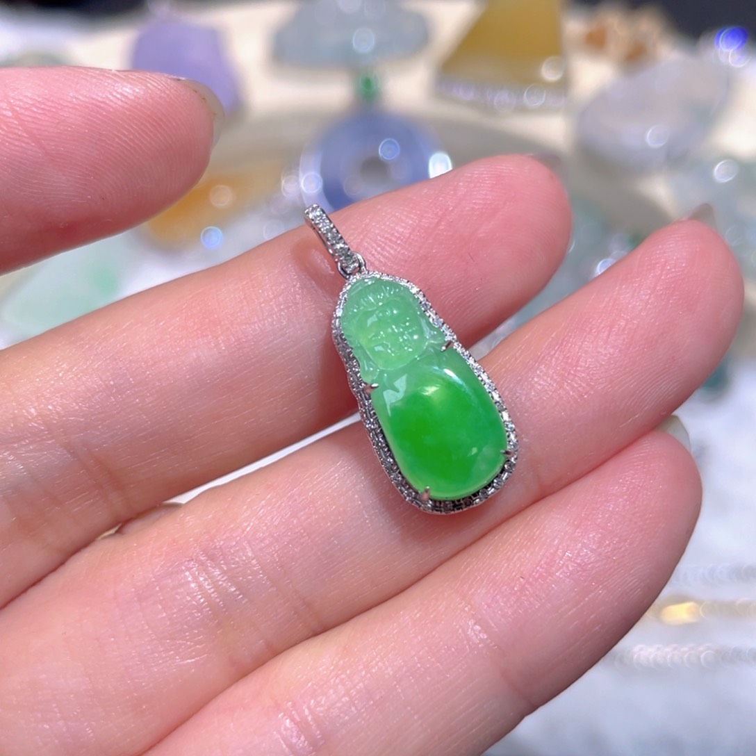 翡翠18K金镶嵌颈饰翡翠