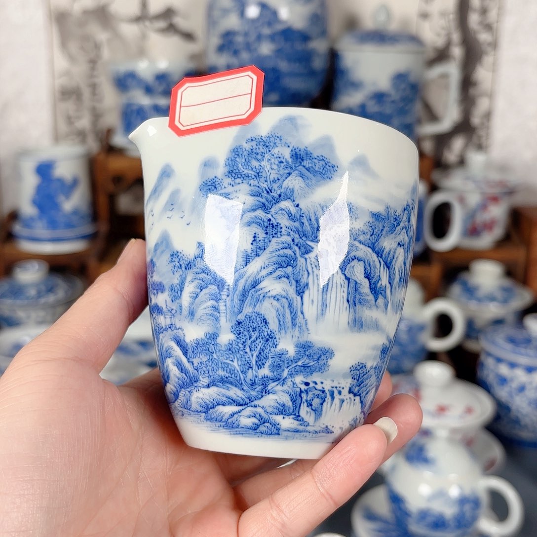 杯浩**辰青花瓷器手绘作品公道