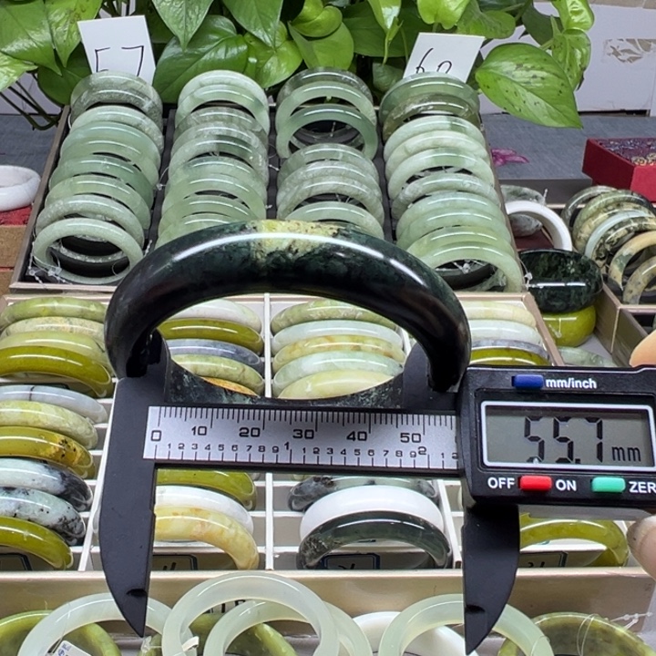 蛇纹石玉未镶嵌手镯32