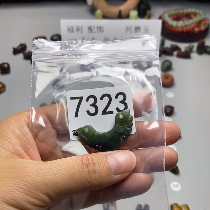 迷***儿蛇纹石玉未镶嵌项链