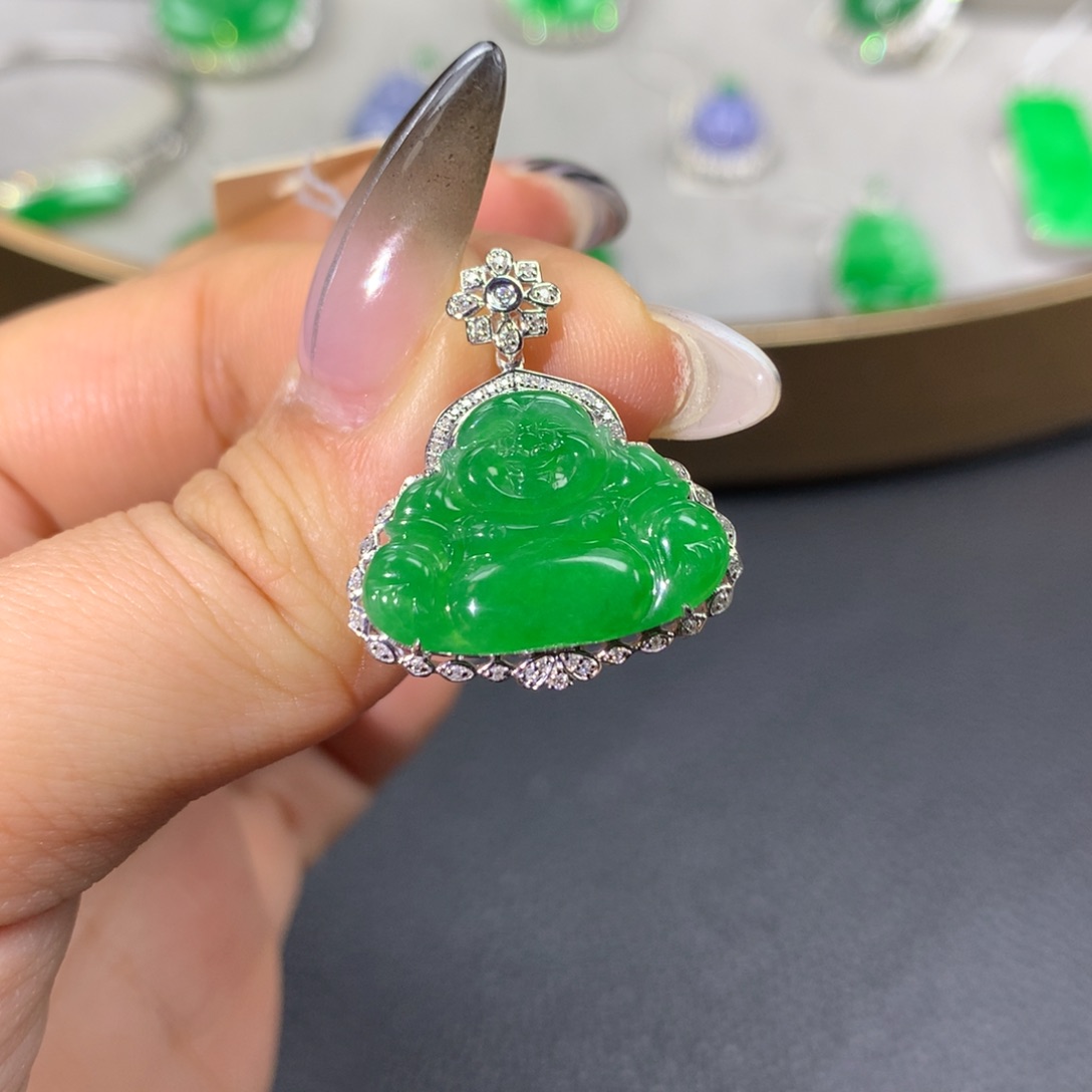 翡翠颈饰18K金镶嵌翡翠