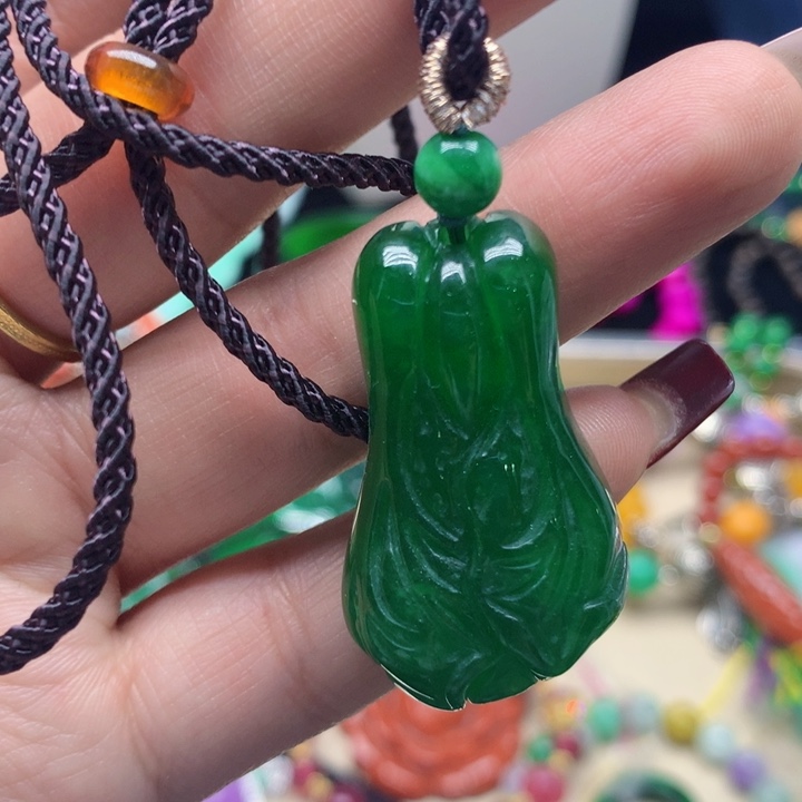 翡翠颈饰未镶嵌吊坠