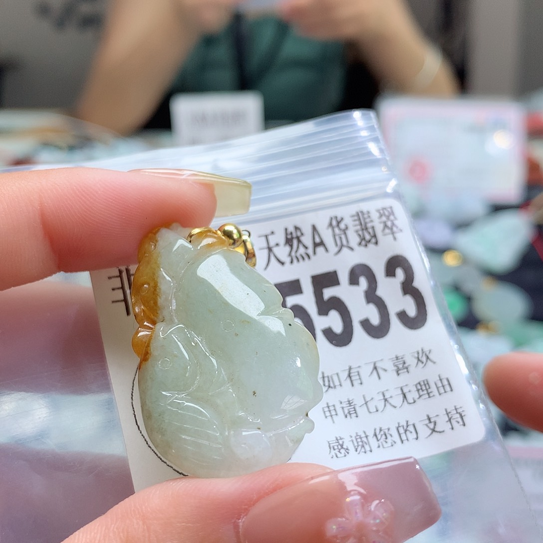 翡翠未镶嵌颈饰，