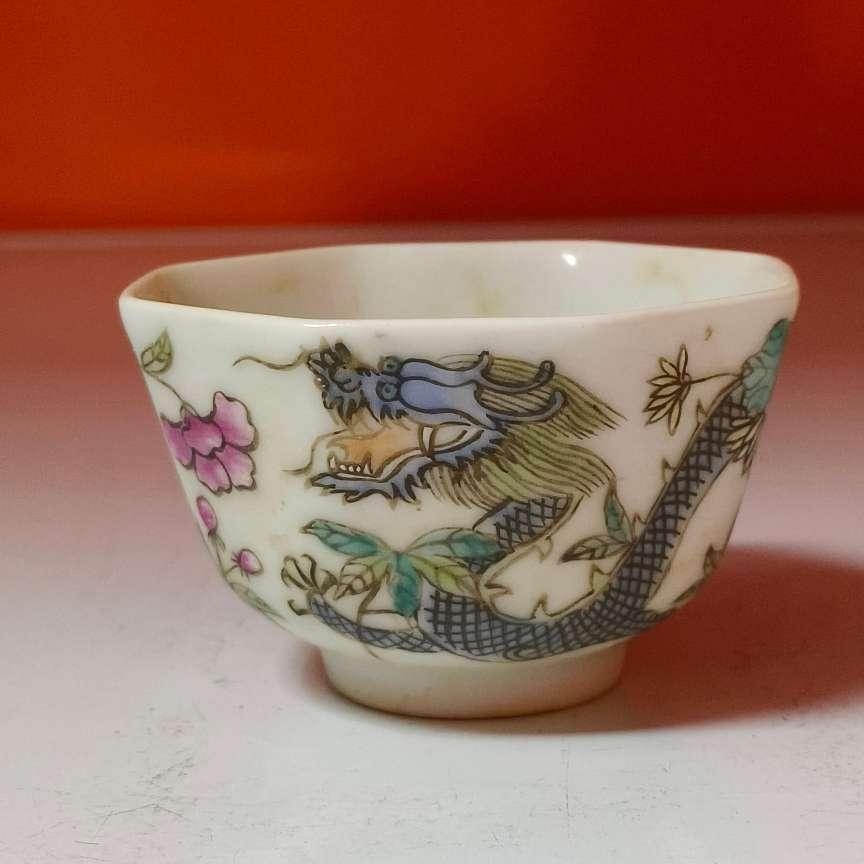 3217清晚期 粉彩祥龙穿花纹八棱杯