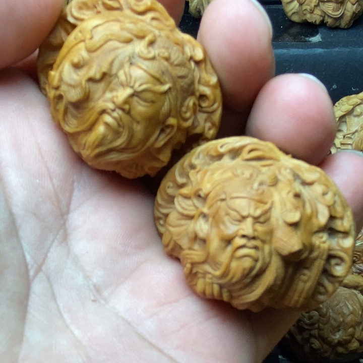文玩核桃把件关公