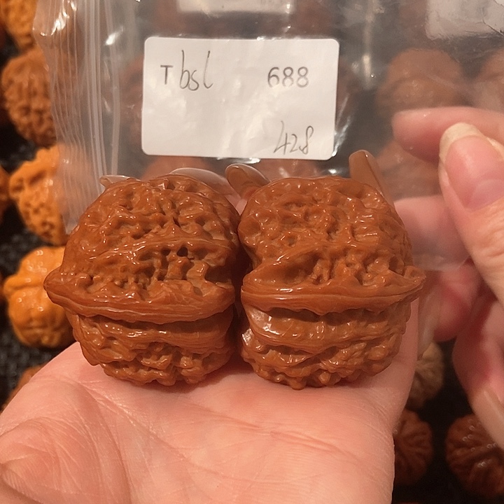 文玩核桃吊坠精品球形三角白42.6肚45