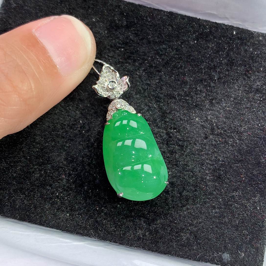 翡翠吊坠(赠链)18K金镶嵌