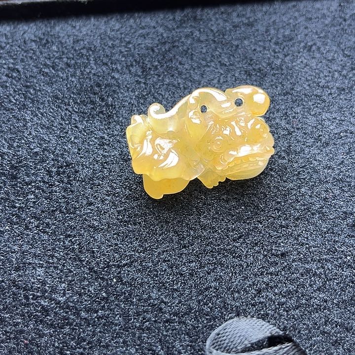 石英质玉（黄龙玉）颈饰未镶嵌