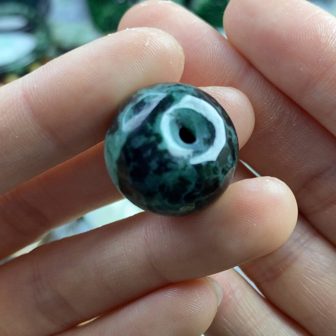 翡翠颈饰未镶嵌吊坠：裸发