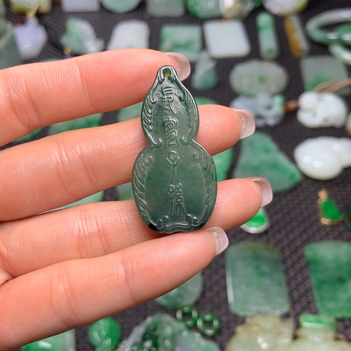 翡翠未镶嵌挂件勼**?