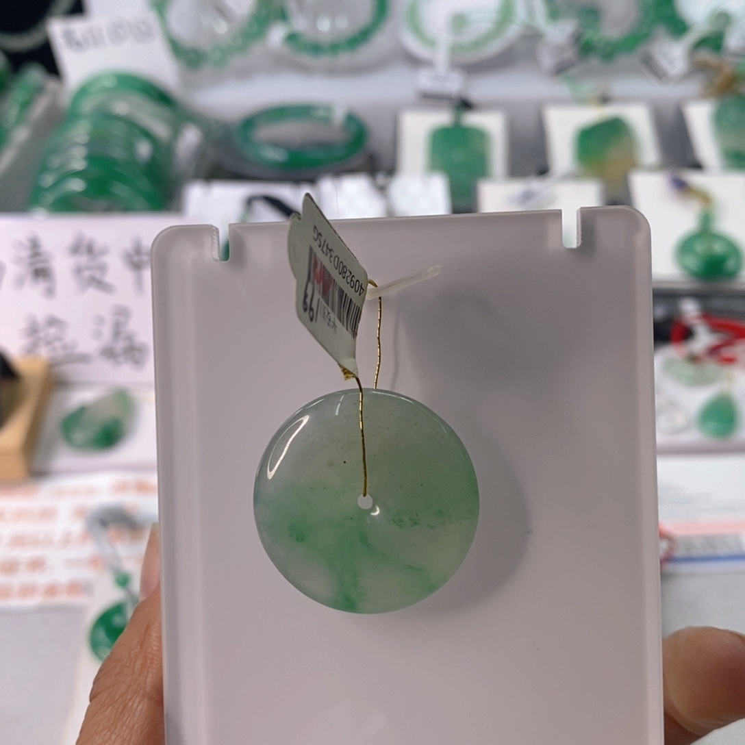 石英质玉未镶嵌颈饰